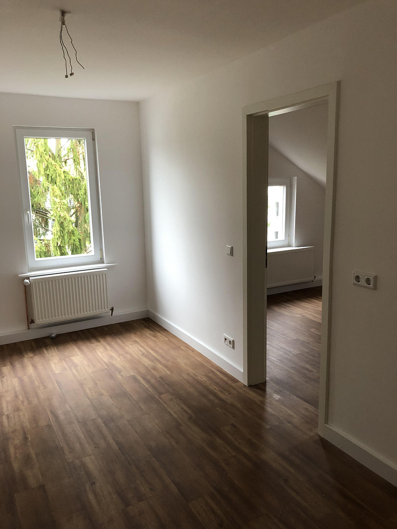 Hochwertig sanierte Altbau-Wohnung mit Einbauküche und Tageslichtbad