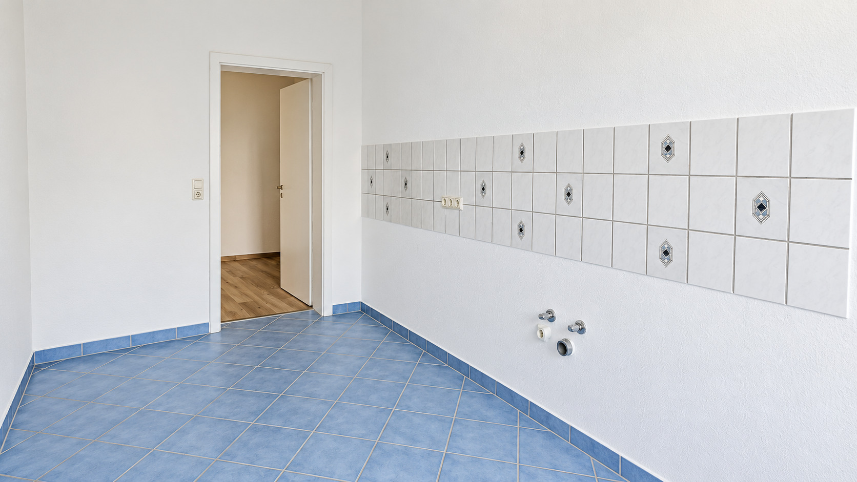 Schöne 2 Raum WE, super Lage 1 OG, Tageslichtbad, großer Balkon, Küche Balkonzugang – Foto 6