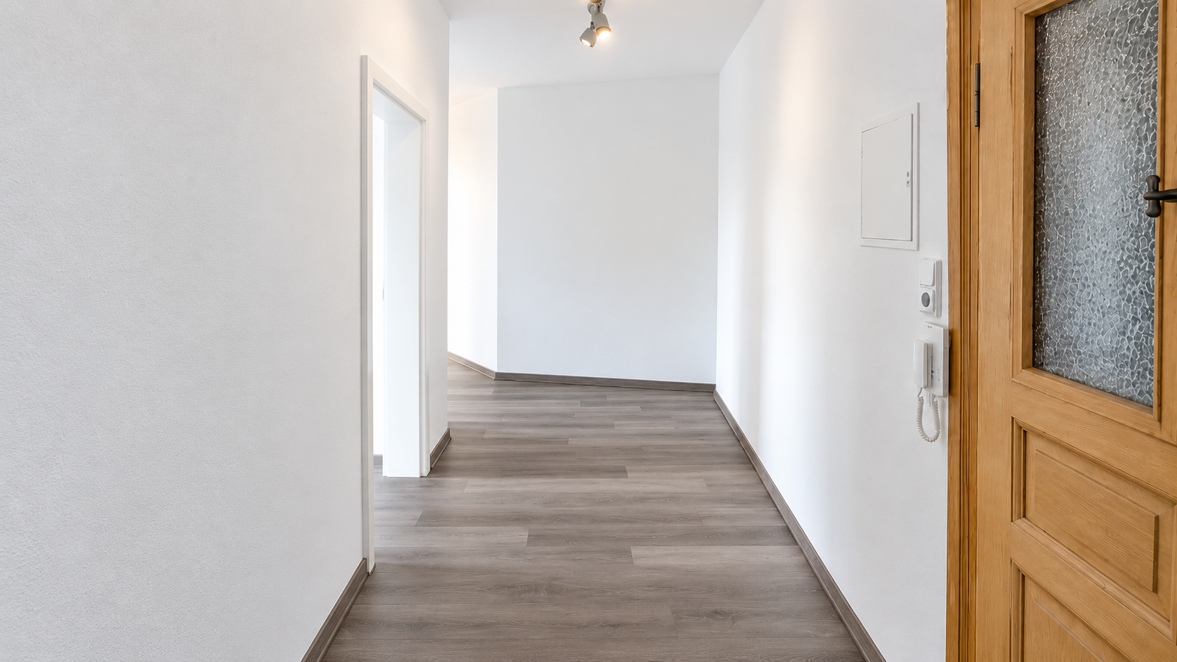 Schöne 2 Raum WE, super Lage 1 OG, Tageslichtbad, großer Balkon, Küche Balkonzugang – Foto 9