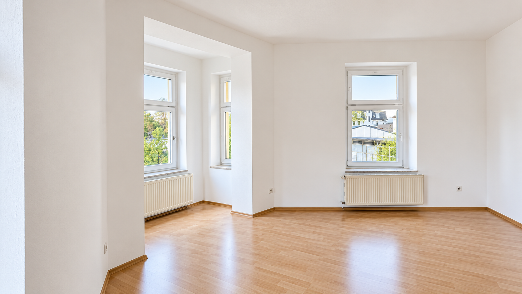 Schöne 2 Raum WE, super Lage 1 OG, Tageslichtbad, großer Balkon, Küche Balkonzugang – Foto 2