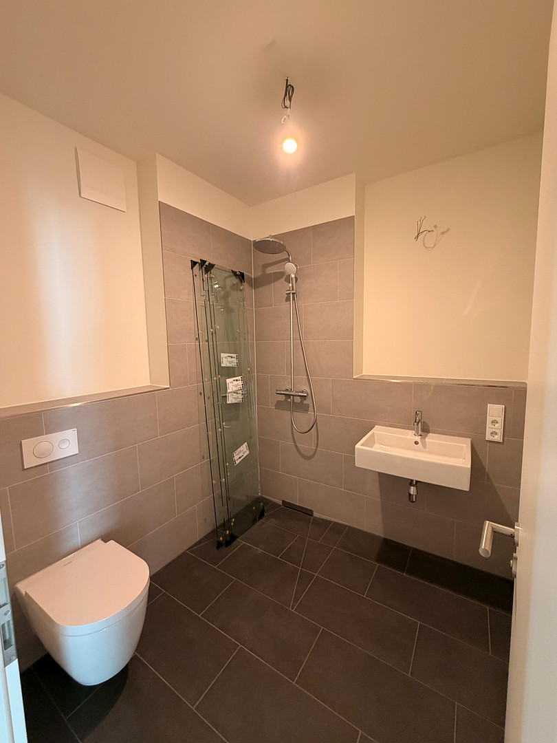 Erstbezug: Lichtdurchflutete 3-Zimmer-Wohnung mit Balkon & Loggia – Foto 7