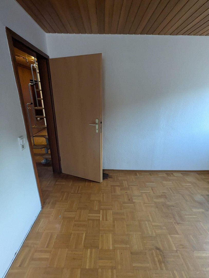 WG-geeignete 4-Zimmer-DG-Wohnung mit Balkon, 2 Bädern & EBK – Stuttgart-Bad Cannstatt – Foto 15