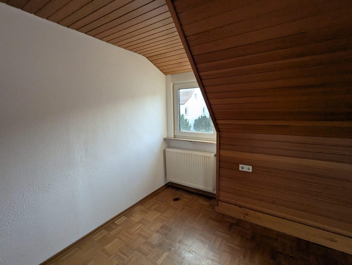 WG-geeignete 4-Zimmer-DG-Wohnung mit Balkon, 2 Bädern & EBK – Stuttgart-Bad Cannstatt – Foto 5