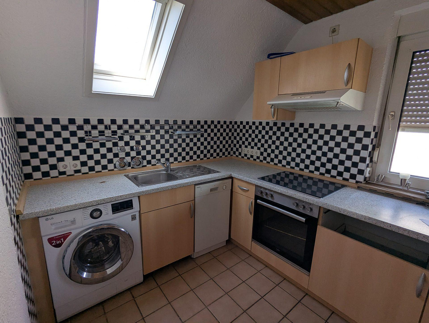 WG-geeignete 4-Zimmer-DG-Wohnung mit Balkon, 2 Bädern & EBK – Stuttgart-Bad Cannstatt – Foto 6