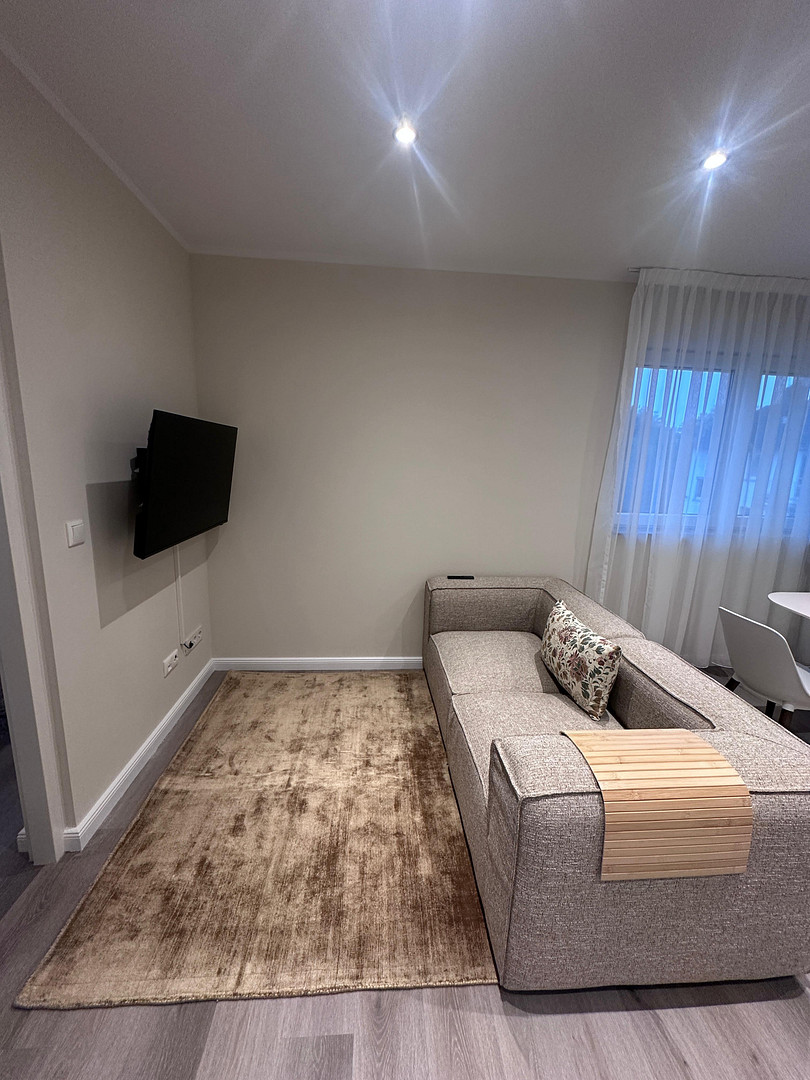 Vollständig möblierte 2-Zimmer Wohnung mit Küche in Frankfurt-Rödelheim – Foto 2