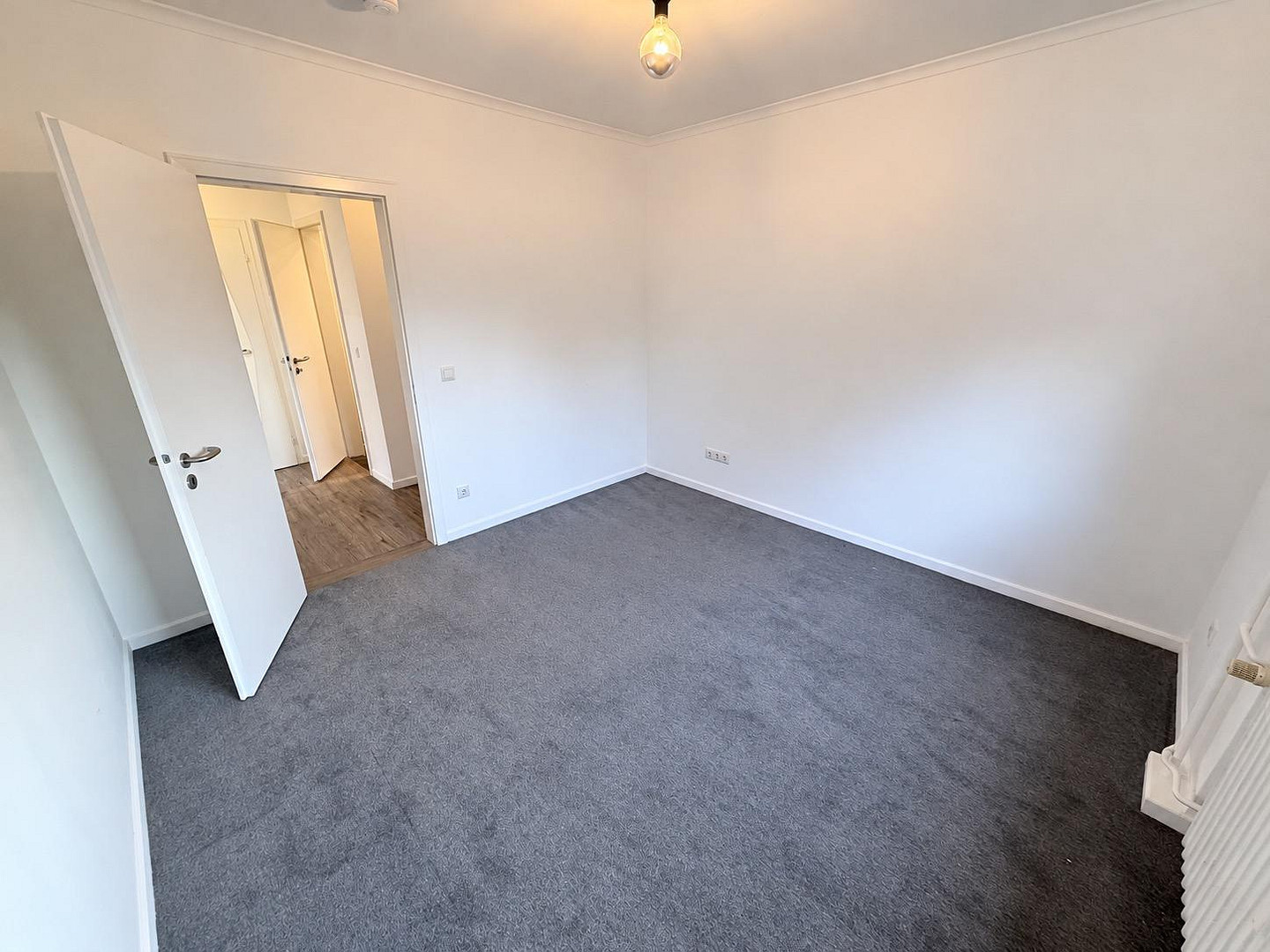 Helle 2-Zimmer-Wohnung mit Balkon, Einbauküche und Grünblick – MetroBus 5 vor der Tür – Foto 10