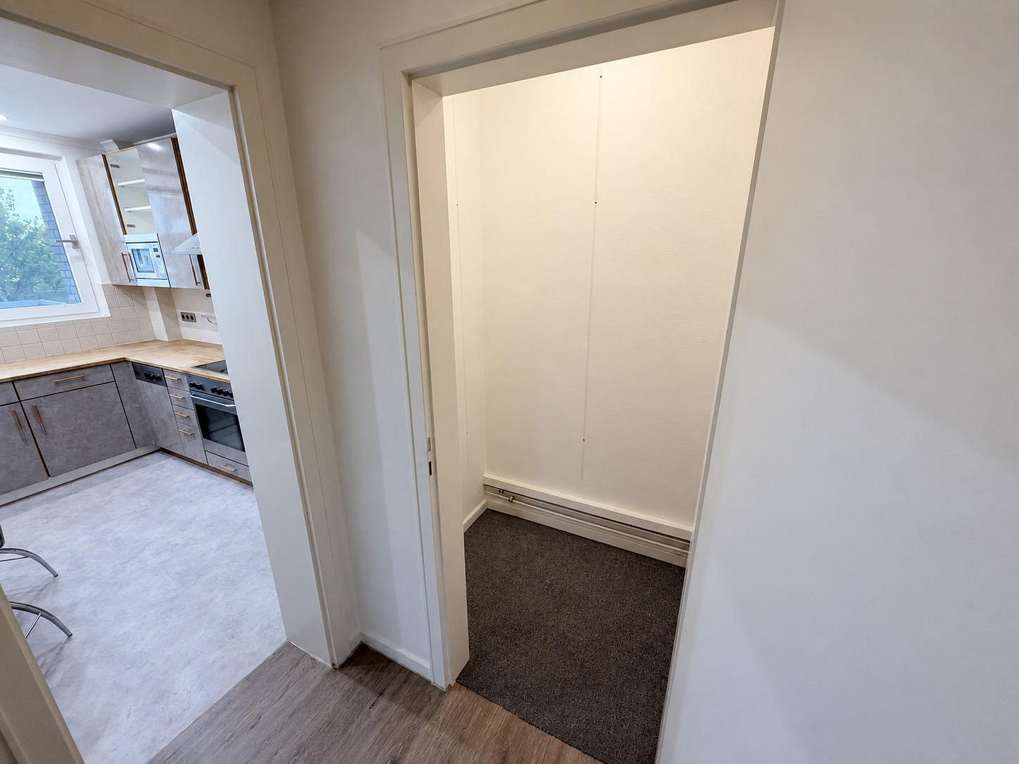 Helle 2-Zimmer-Wohnung mit Balkon, Einbauküche und Grünblick – MetroBus 5 vor der Tür – Foto 9