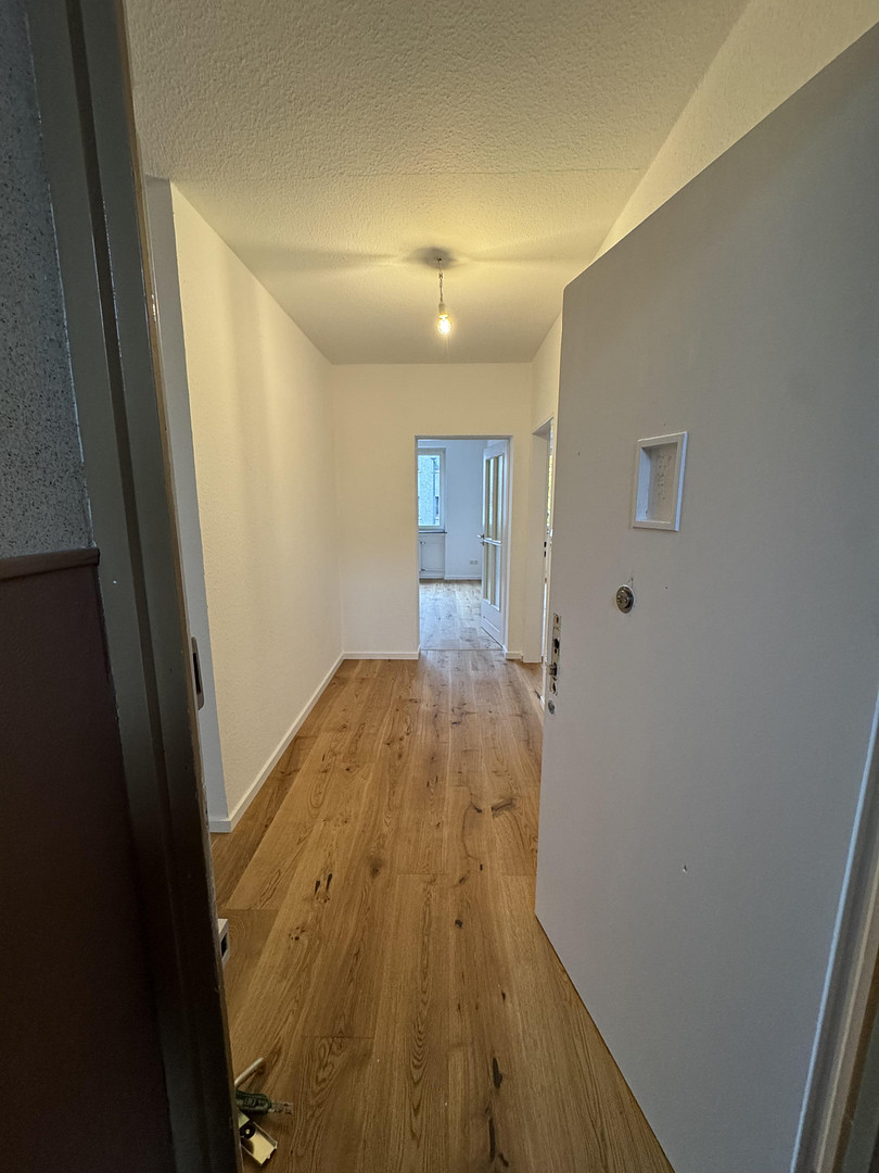 Charmante, großzügige 2-Zimmer-Wohnung mit Balkon in bester Lage auf der Berger Straße.