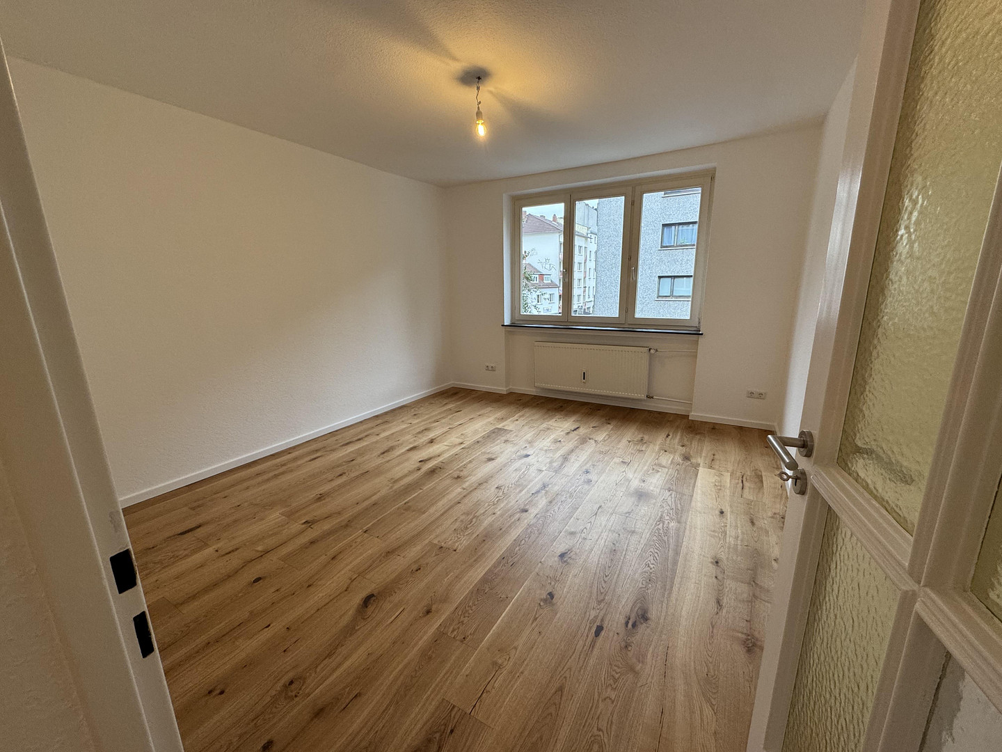 Charmante, großzügige 2-Zimmer-Wohnung mit Balkon in bester Lage auf der Berger Straße. – Foto 3