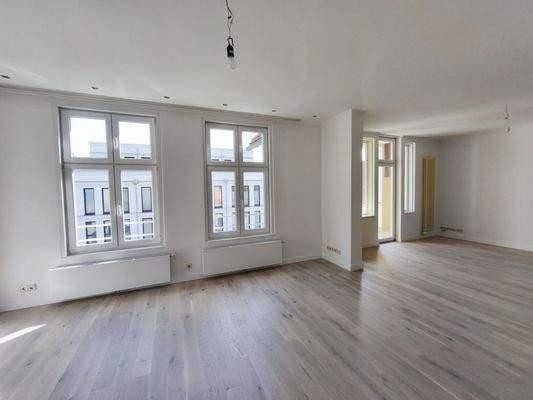 Erstbezug nach hochwertiger Vollsanierung – lichtdurchflutete 3-Zimmer-Wohnung mit eigenem Garten – Foto 2