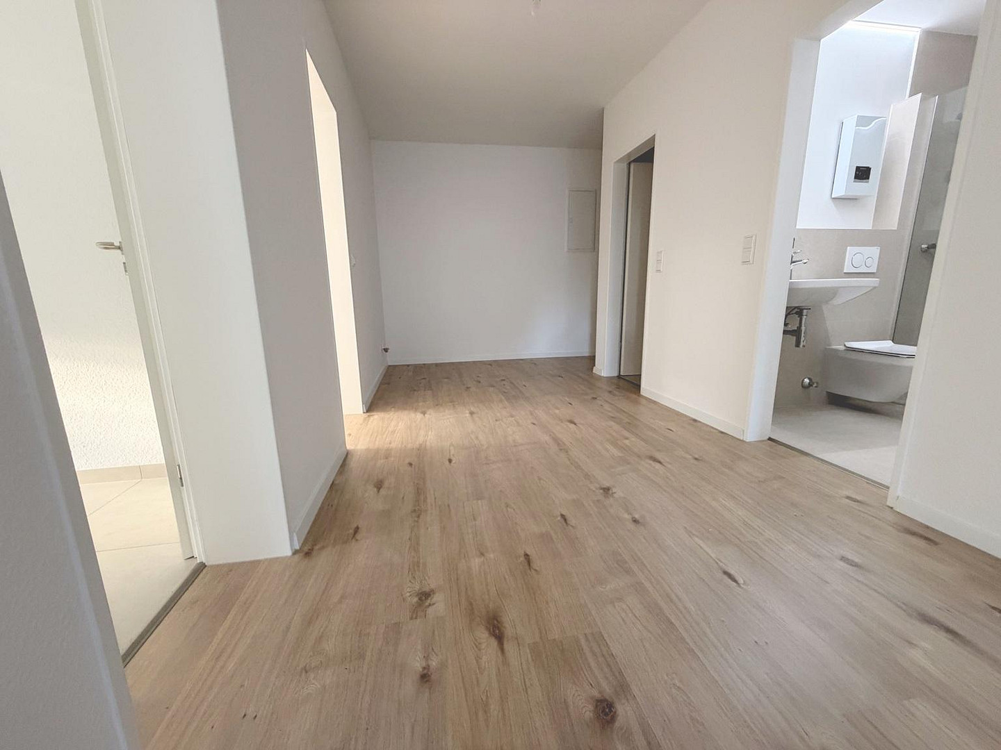 Rheinnah wohnen – sanierte 3-Zimmer-Wohnung mit Balkon & Aufzug – Foto 12