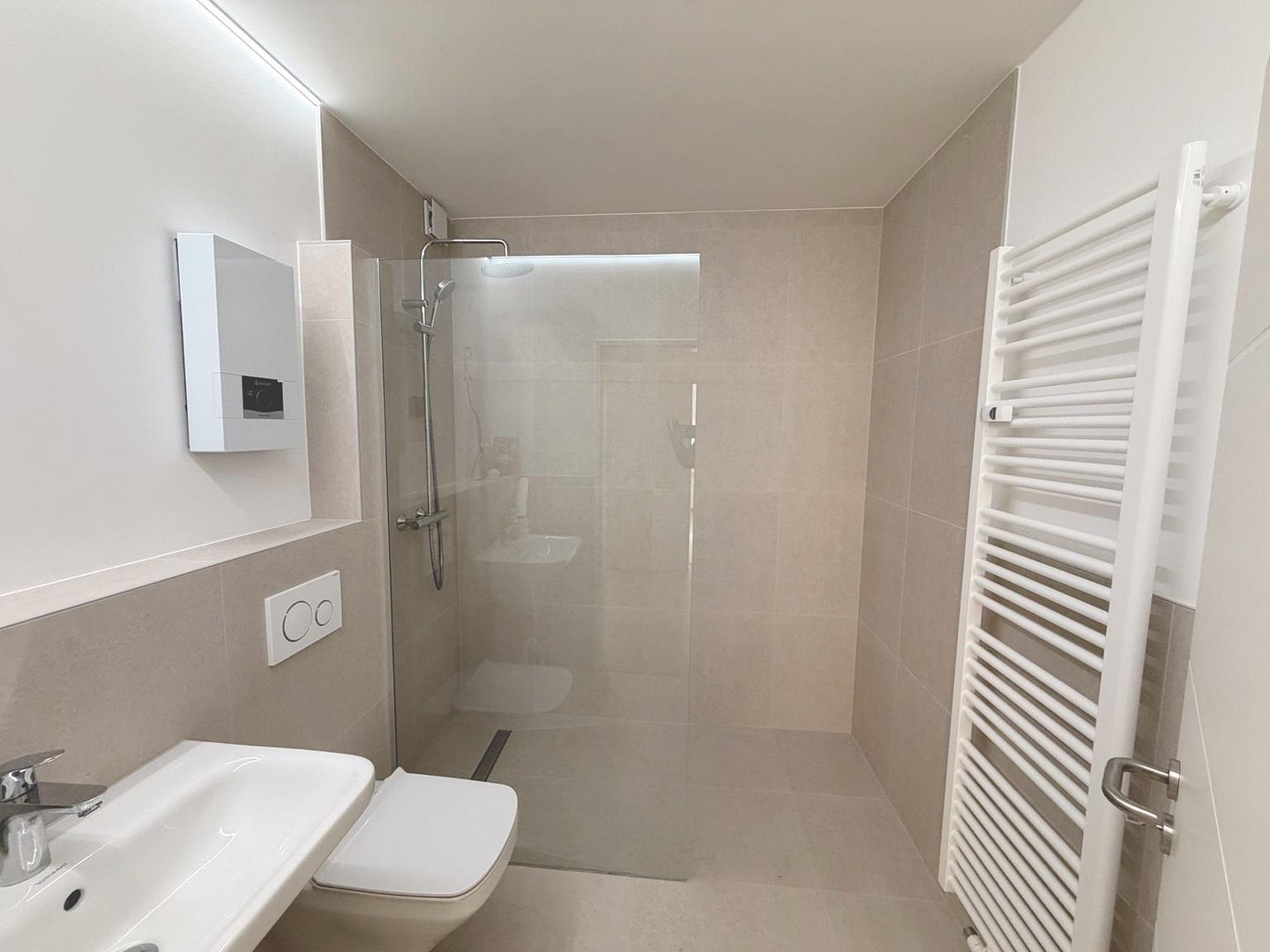 Rheinnah wohnen – sanierte 3-Zimmer-Wohnung mit Balkon & Aufzug – Foto 14