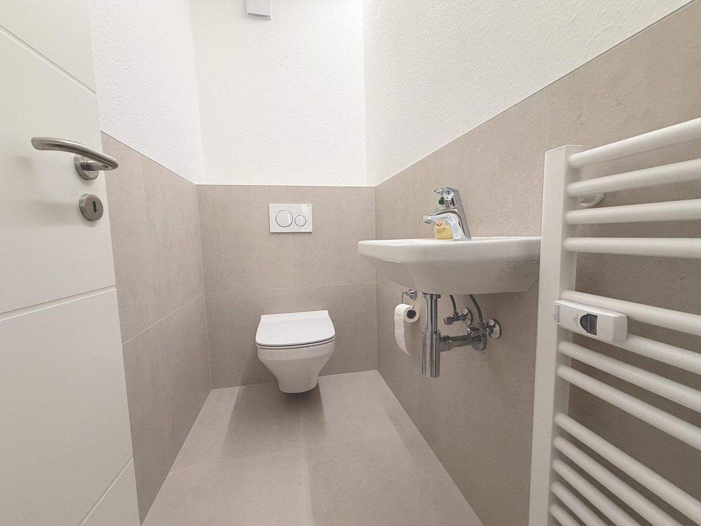 Rheinnah wohnen – sanierte 3-Zimmer-Wohnung mit Balkon & Aufzug – Foto 15