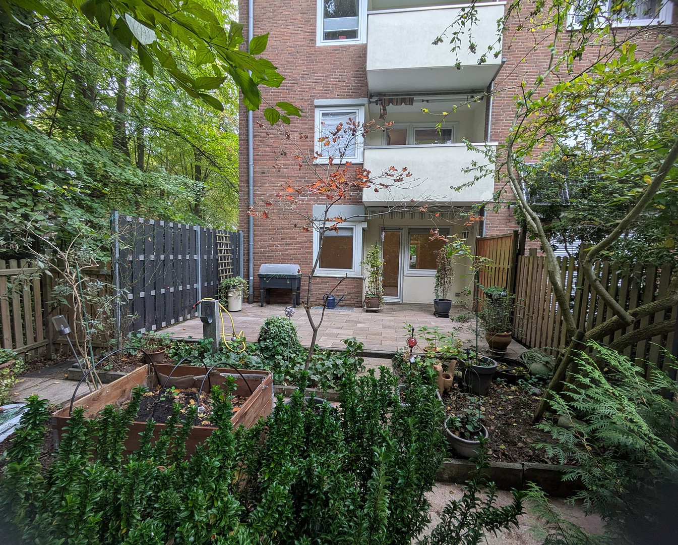 S-Bahn nähe 2-Zi-EG-Wohnung mit eigenen Garten, Balkon & EBK | Erste Einzug nach Renovierung – Foto 2