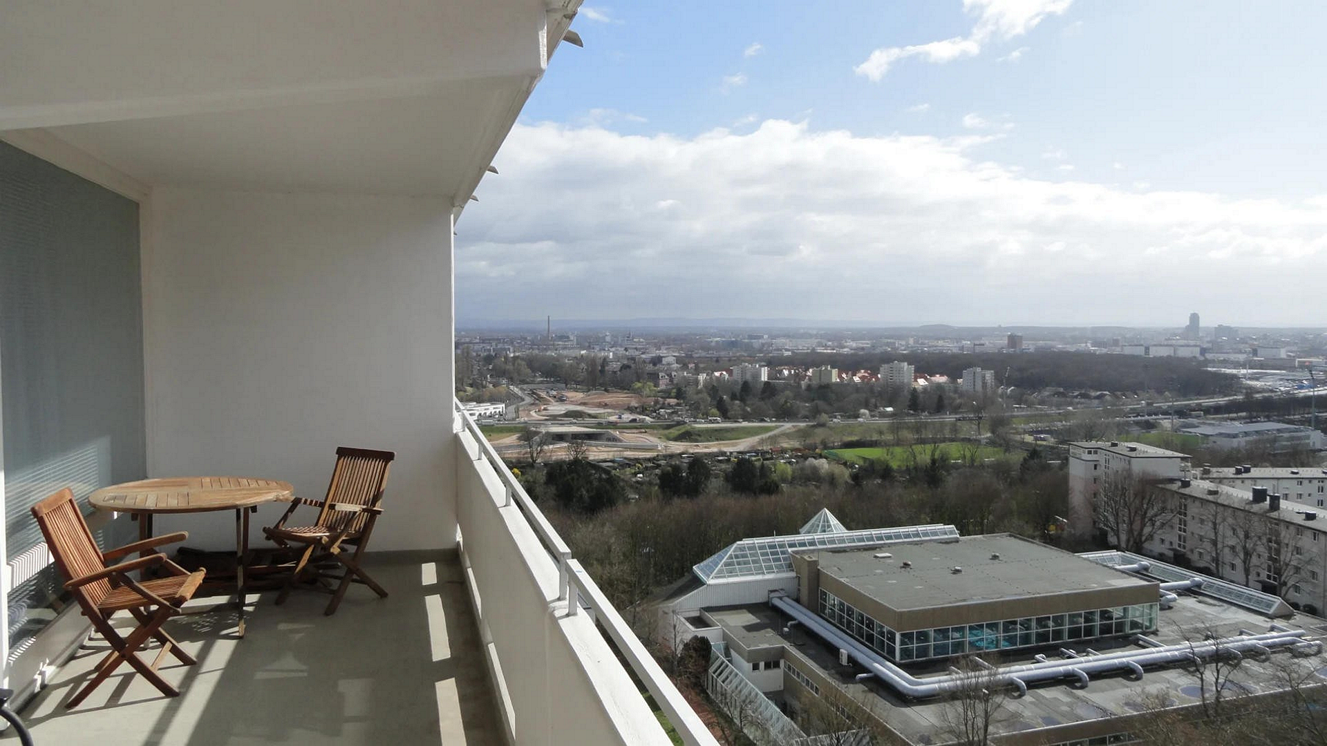 Inheidener Straße: Helle 2-Zimmer-Wohnung mit Süd-Balkon, Einbauküche & Top-Anbindung – Foto 2