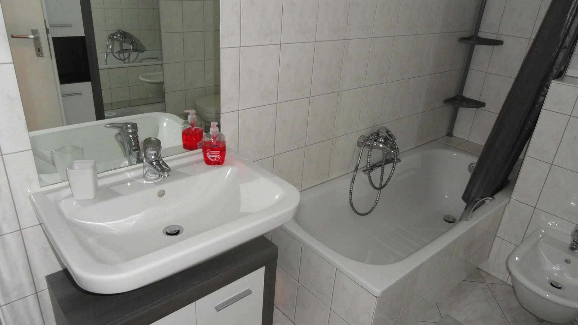Inheidener Straße: Helle 2-Zimmer-Wohnung mit Süd-Balkon, Einbauküche & Top-Anbindung – Foto 8