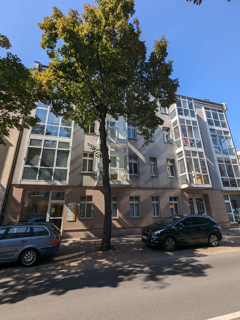 Ruhige große 1 Zimmer Wohnung mit Wintergarten