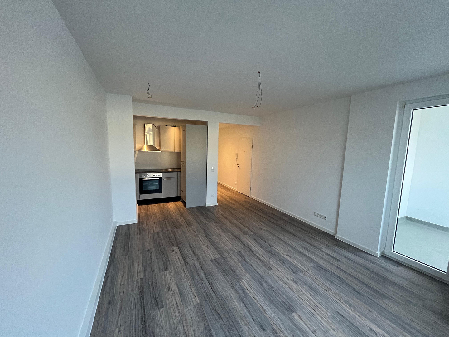 Geschmackvolle, sanierte 2-Raum-Wohnung mit gehobener Ausstattung mit Balkon und EBK in Düsseldorf – Foto 3
