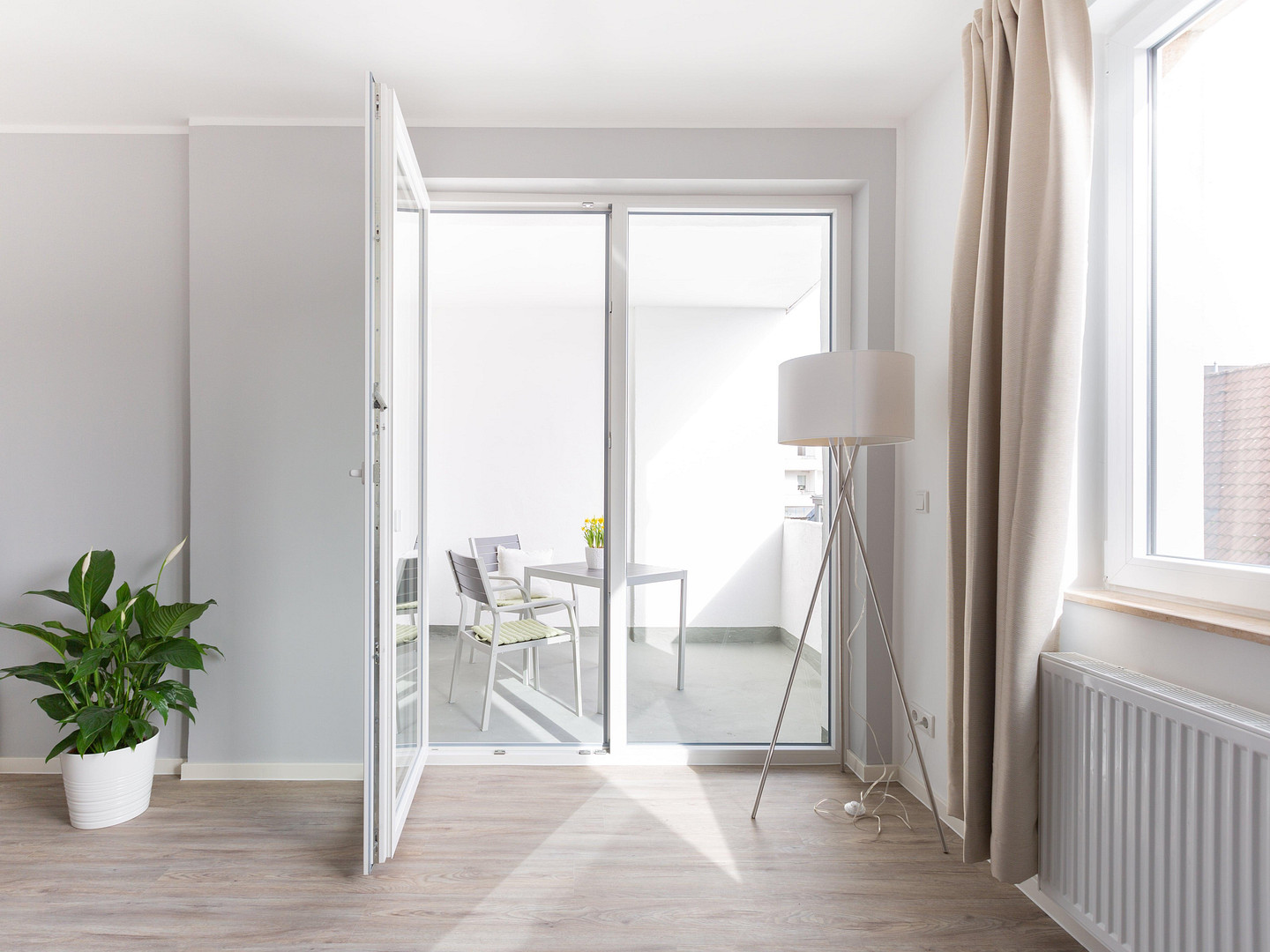 Geschmackvolle, sanierte 2-Raum-Wohnung mit gehobener Ausstattung mit Balkon und EBK in Düsseldorf – Foto 6