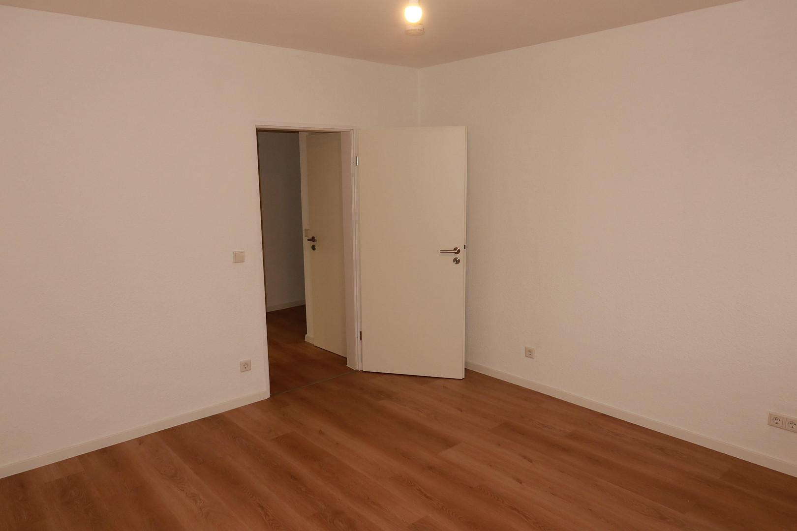 Erstbezug nach Kernsanierung: Lichtdurchflutete 2,5-Zimmer-Wohnung mit Süd-Loggia & Top-Ausstattung – Foto 27