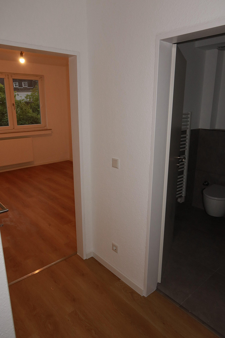 Erstbezug nach Kernsanierung: Lichtdurchflutete 2,5-Zimmer-Wohnung mit Süd-Loggia & Top-Ausstattung – Foto 12