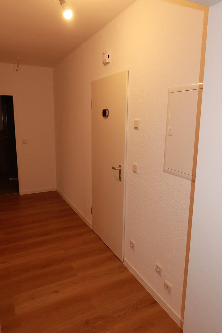 Erstbezug nach Kernsanierung: Lichtdurchflutete 2,5-Zimmer-Wohnung mit Süd-Loggia & Top-Ausstattung – Foto 2