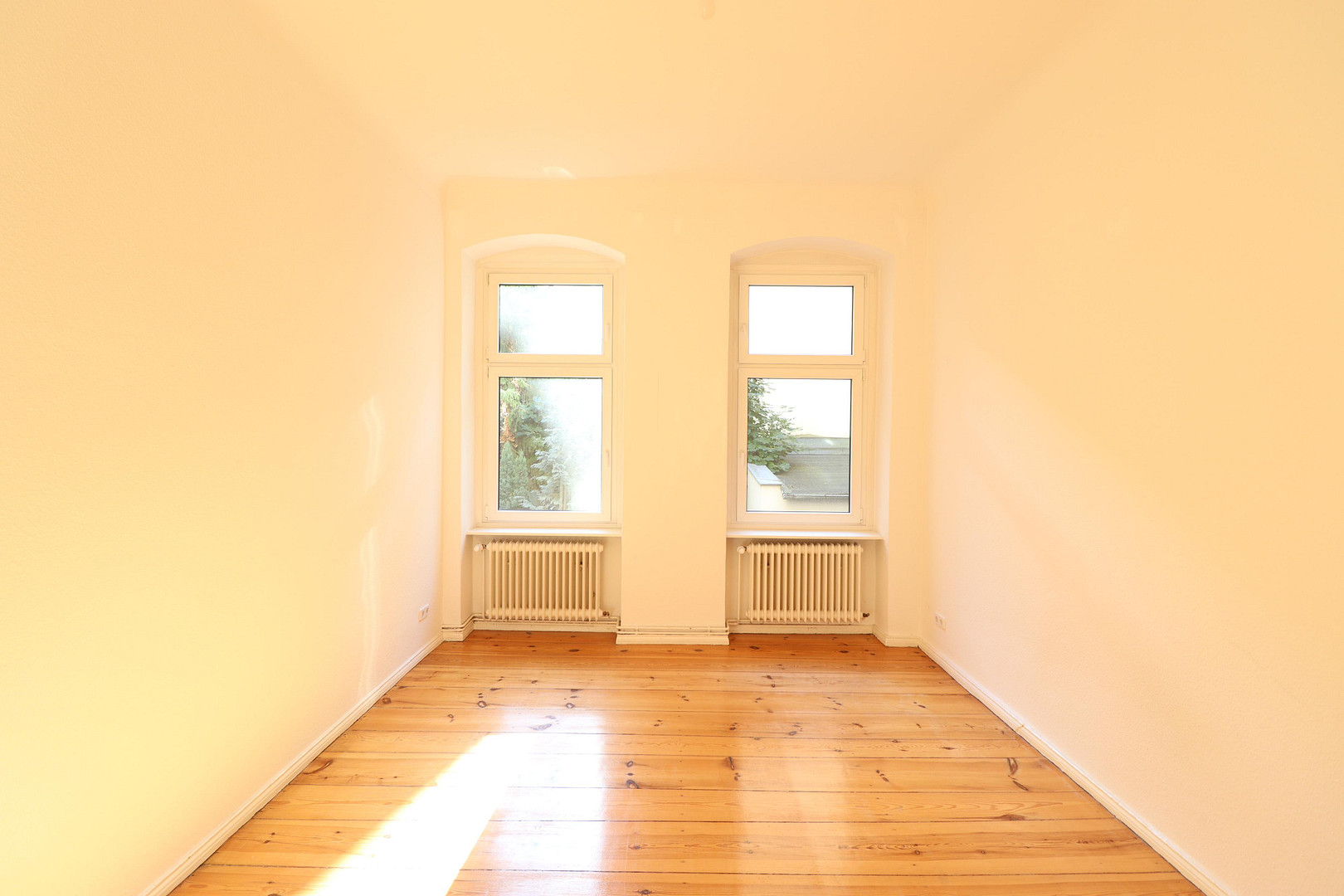 Schöne 2-Zimmer Altbauwohnung im Brüsseler Kiez – Foto 3