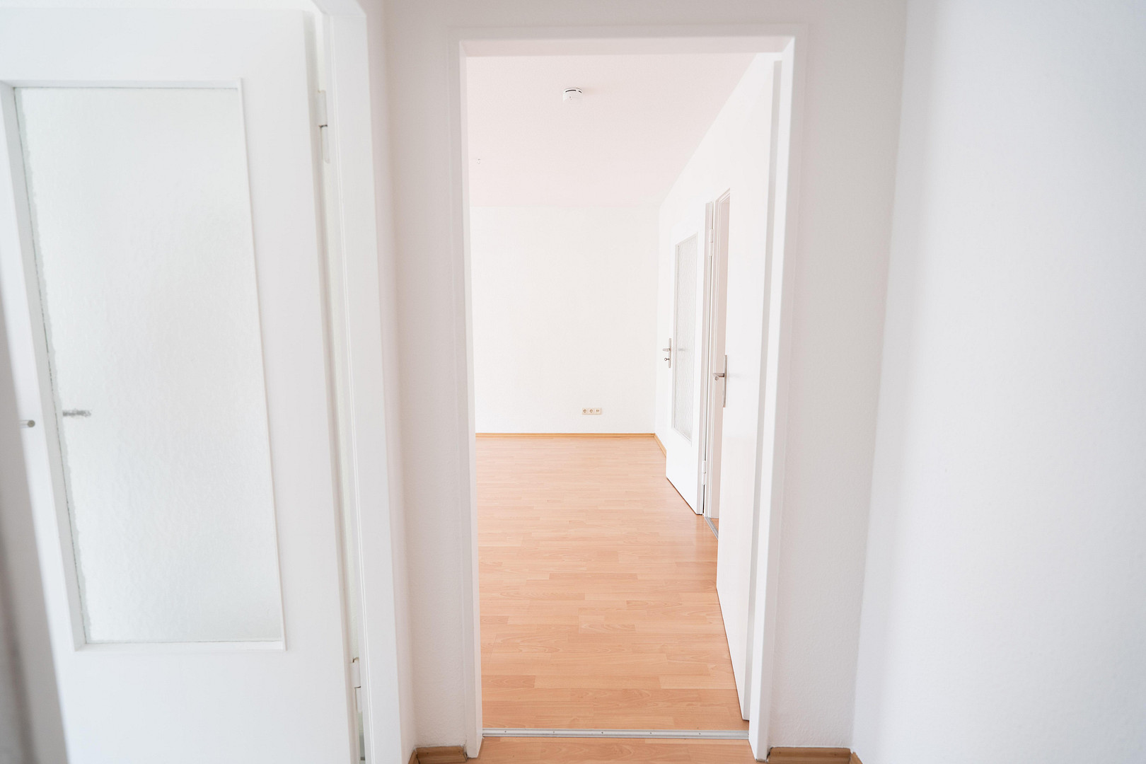 3-Zimmer-Wohnung mit zwei Balkonen in der Innenstadt von Frankfurt – Foto 3