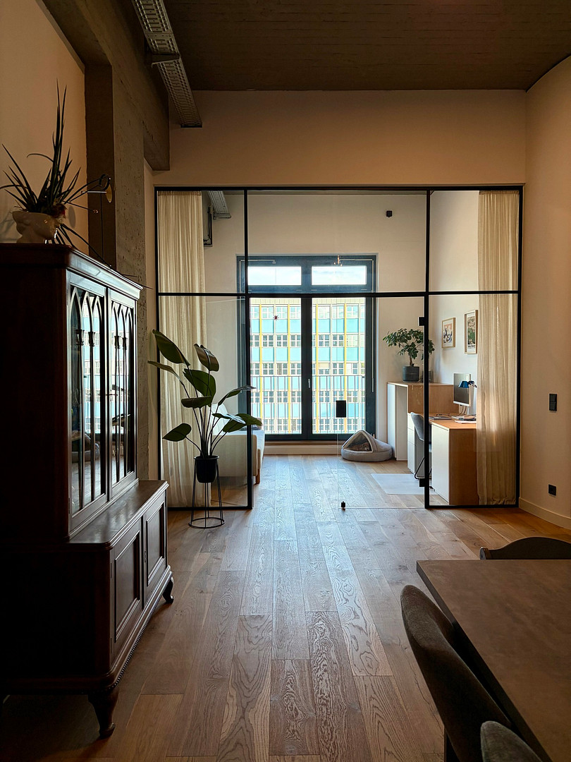 Viel Platz für den Alltag in dieser modernisierten 4-Zimmer-Loftwohnung in Lichtenberg – Foto 2