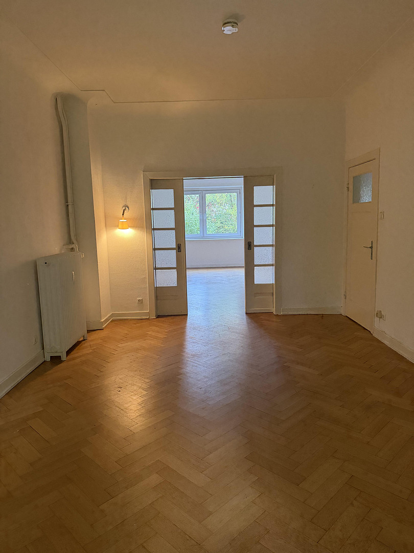 Charmante Altbauwohnung mit Fischgrätparkett, hohen Decken und großem GartenWellingsbüttel
