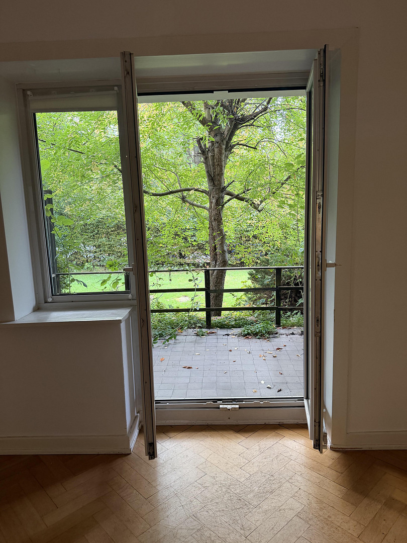 Charmante Altbauwohnung mit Fischgrätparkett, hohen Decken und großem GartenWellingsbüttel – Foto 3