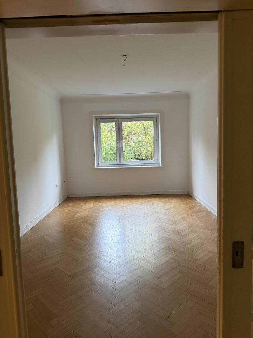 Charmante Altbauwohnung mit Fischgrätparkett, hohen Decken und großem GartenWellingsbüttel – Foto 4
