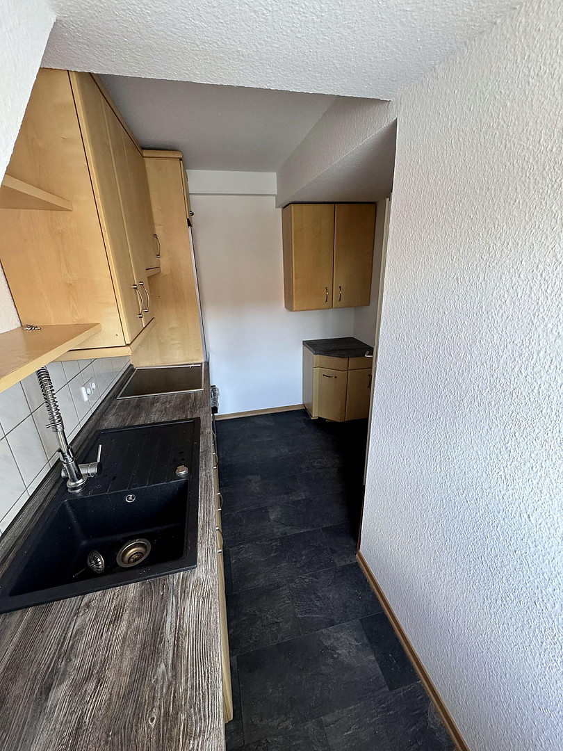 Helle 2-Zimmer-Dachgeschosswohnung mit Einbauküche (neue Geräte) nahe S-Bahn Paunsdorf – Foto 7