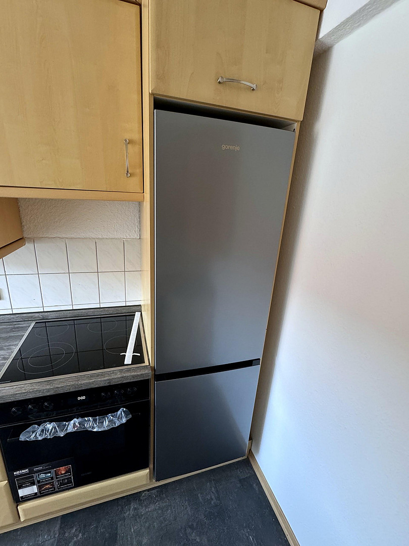 Helle 2-Zimmer-Dachgeschosswohnung mit Einbauküche (neue Geräte) nahe S-Bahn Paunsdorf – Foto 8
