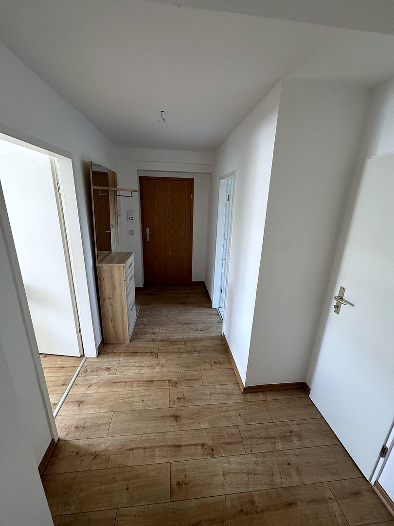Helle 2-Zimmer-Dachgeschosswohnung mit Einbauküche (neue Geräte) nahe S-Bahn Paunsdorf – Foto 13