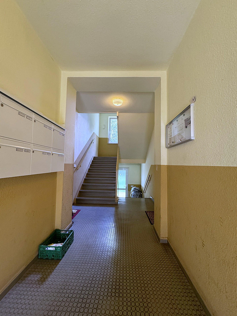 Helle 2-Zimmer-Dachgeschosswohnung mit Einbauküche (neue Geräte) nahe S-Bahn Paunsdorf – Foto 21