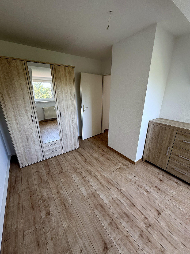 Helle 2-Zimmer-Dachgeschosswohnung mit Einbauküche (neue Geräte) nahe S-Bahn Paunsdorf – Foto 11