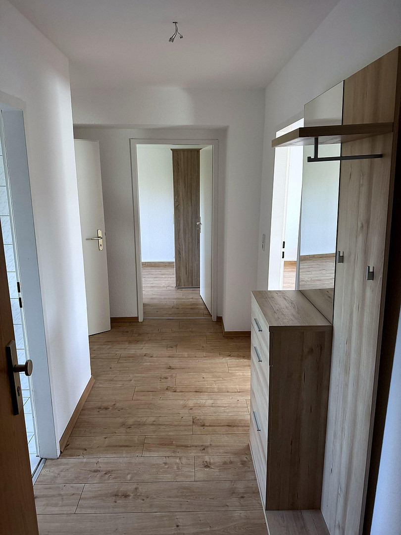 Helle 2-Zimmer-Dachgeschosswohnung mit Einbauküche (neue Geräte) nahe S-Bahn Paunsdorf – Foto 12