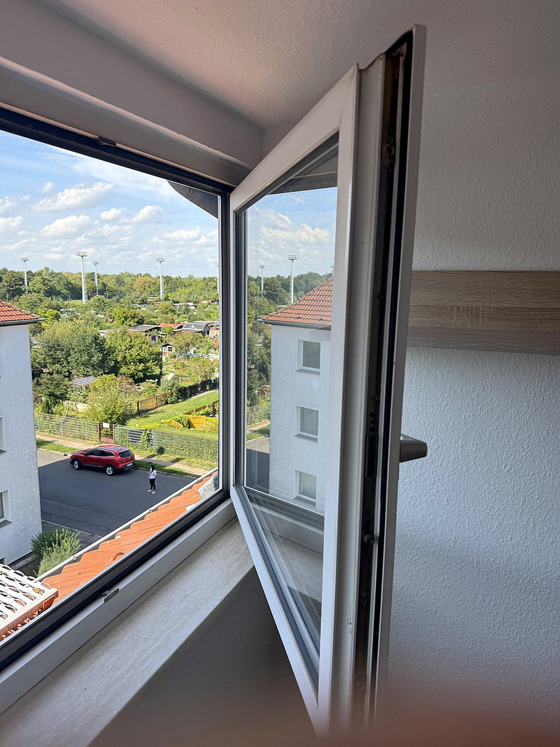 Helle 2-Zimmer-Dachgeschosswohnung mit Einbauküche (neue Geräte) nahe S-Bahn Paunsdorf – Foto 17