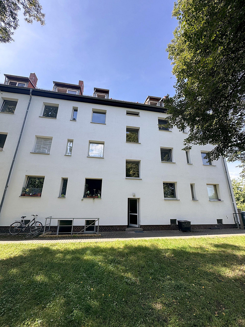 Helle 2-Zimmer-Dachgeschosswohnung mit Einbauküche (neue Geräte) nahe S-Bahn Paunsdorf – Foto 19