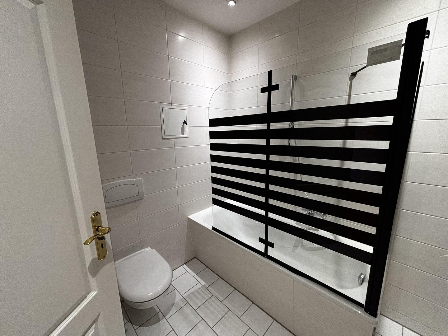 Helle 3-Zimmer-Wohnung mit Aufzug, neuer Einbauküche und modernisiertem Bad – Foto 9