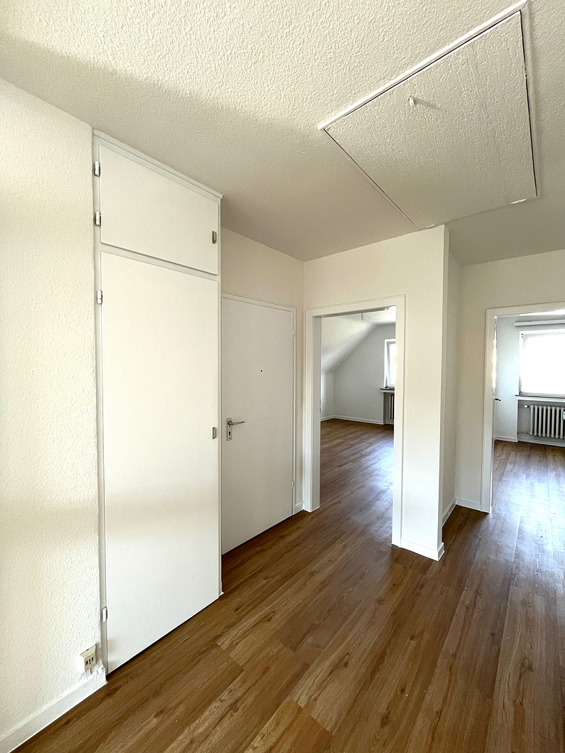 Helle sanierte Dachgeschosswohnung mit großem Balkon. – Foto 3