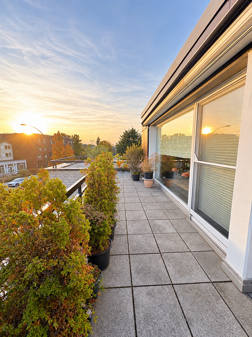 Lichtdurchflutete Endetage mit großzügiger Dachterrasse