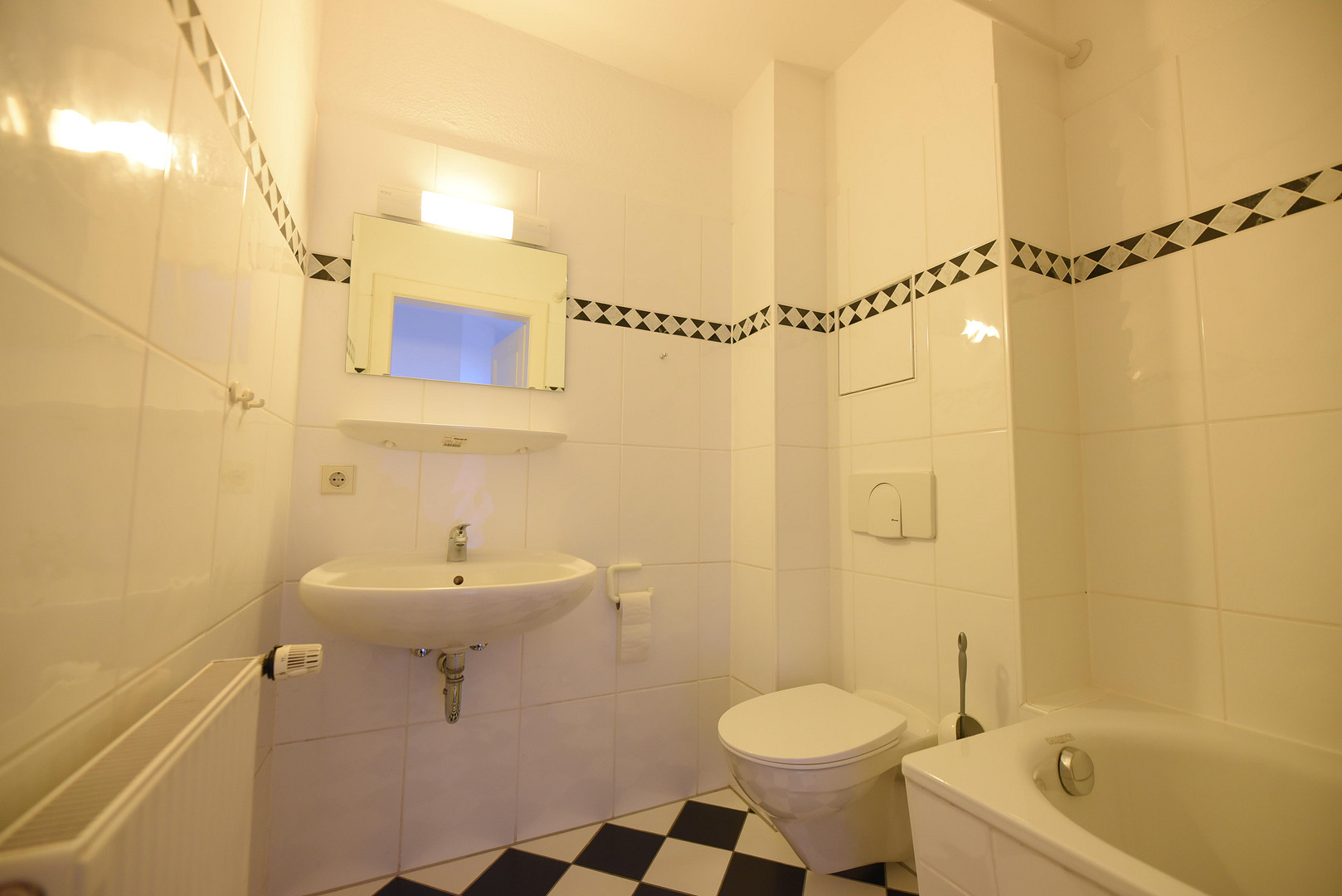 Regierungsviertel: Schöne 2-Raumwohnung im sanierten Altbau WB 4.OG links E11 – Wilhelm-Buck-Str. 19, 1097 Dresden(Neustadt) – Vorschaubild 8