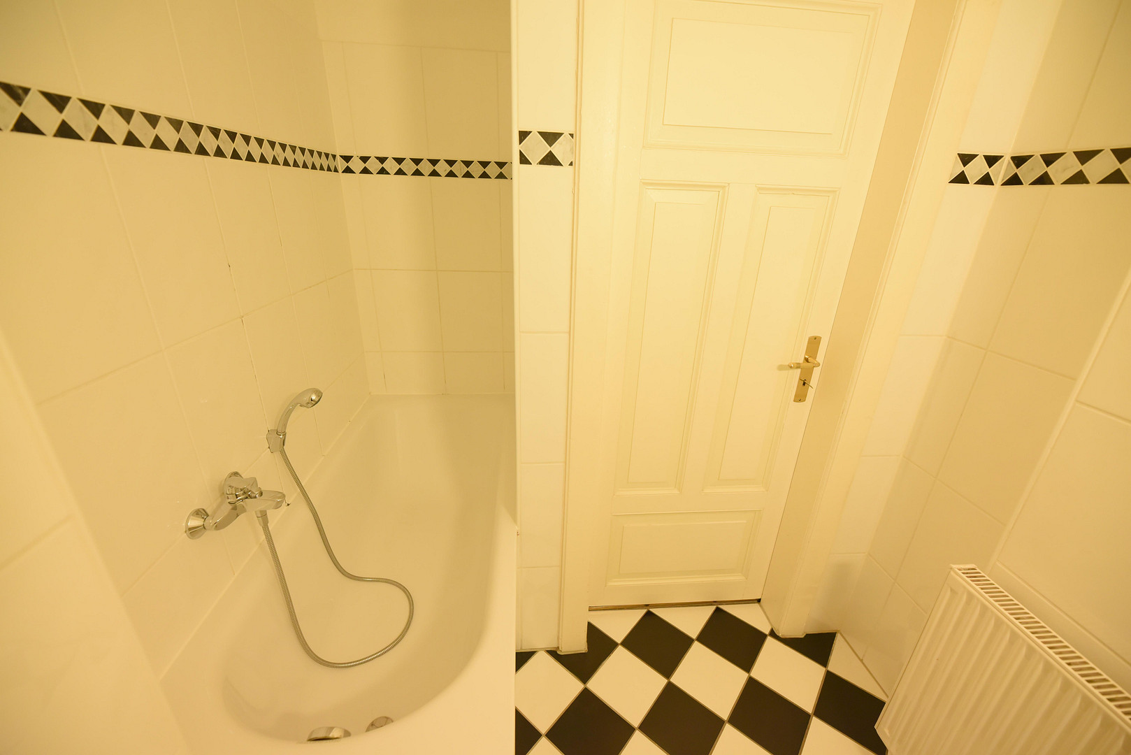 Regierungsviertel: Schöne 2-Raumwohnung im sanierten Altbau WB 4.OG links E11 – Wilhelm-Buck-Str. 19, 1097 Dresden(Neustadt) – Vorschaubild 9