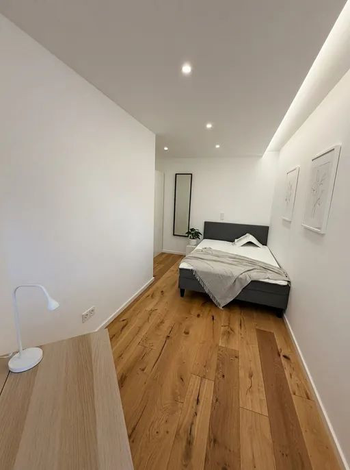 Möblierte WG-Zimmer im Erdgeschoss - 4 hochwertig möblierte Zimmer in einer frisch sanierten 4er-WG · Wohnung 117 - in München Obergiesing-Fasangarten – Wirtstraße 21, 81539 München(Obergiesing) – Vorschaubild 3