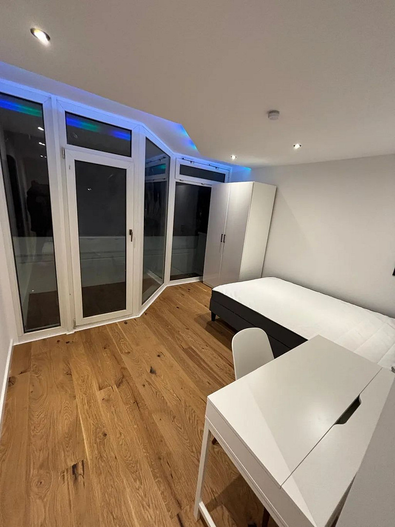 Schönes WG Zimmer in Fürstenried! – Kreuzhofstraße 6, 81476 München(Fürstenried) – Vorschaubild 2
