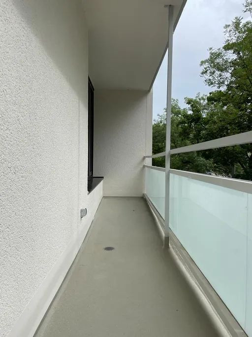 Schwabing! Schönes und großes WG Zimmer mit eigenem Balkon! – Leopoldstraße 138, 80804 München(Schwabing) – Vorschaubild 2