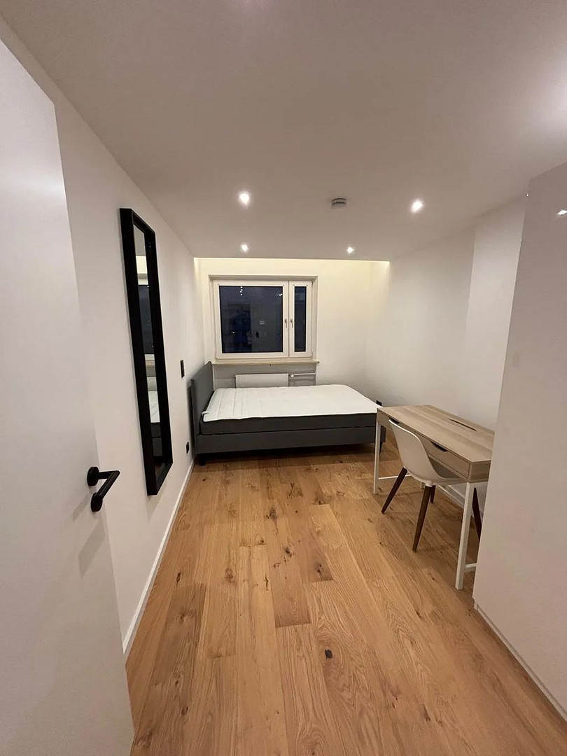 Schönes Zimmer in Frauen WG sucht neue Mieterin! – Eduard-Spranger-Straße 16, 80935 München(Feldmoching) – Vorschaubild 2