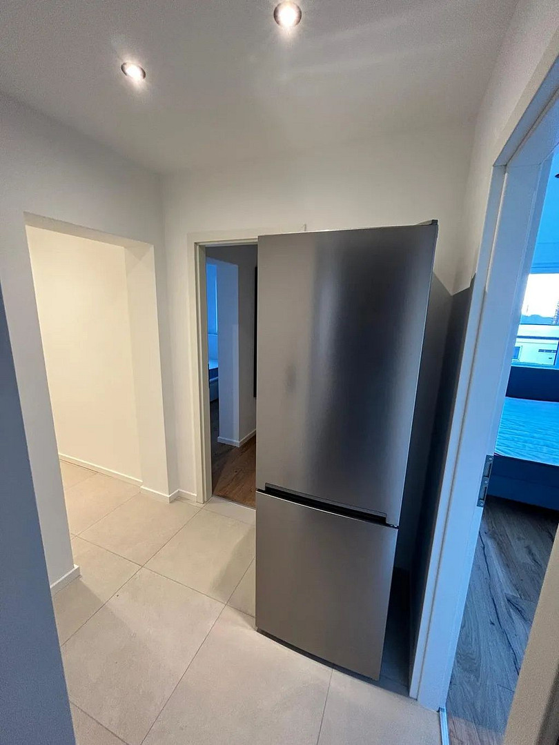 Helles möbliertes WG-Zimmer in gepflegter Wohnung I Johann-Clanze-Str. 27, München – Johann-Clanze-Straße 27, 81369 München(Sendling-Westpark) – Vorschaubild 3